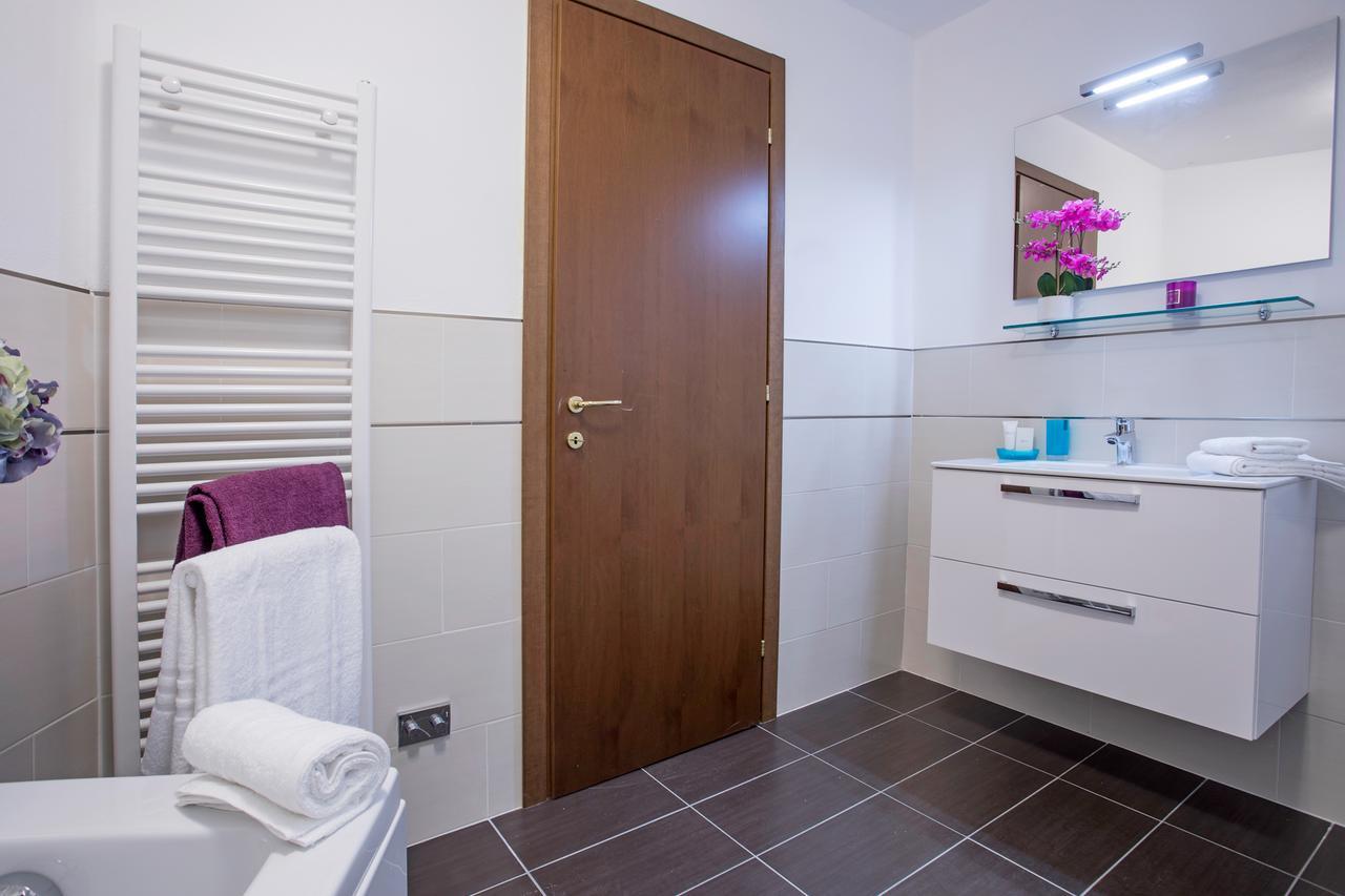 Ossuccio Grande C Home With Pool Sleeps 12 By Italian Apartments Como Exteriör bild