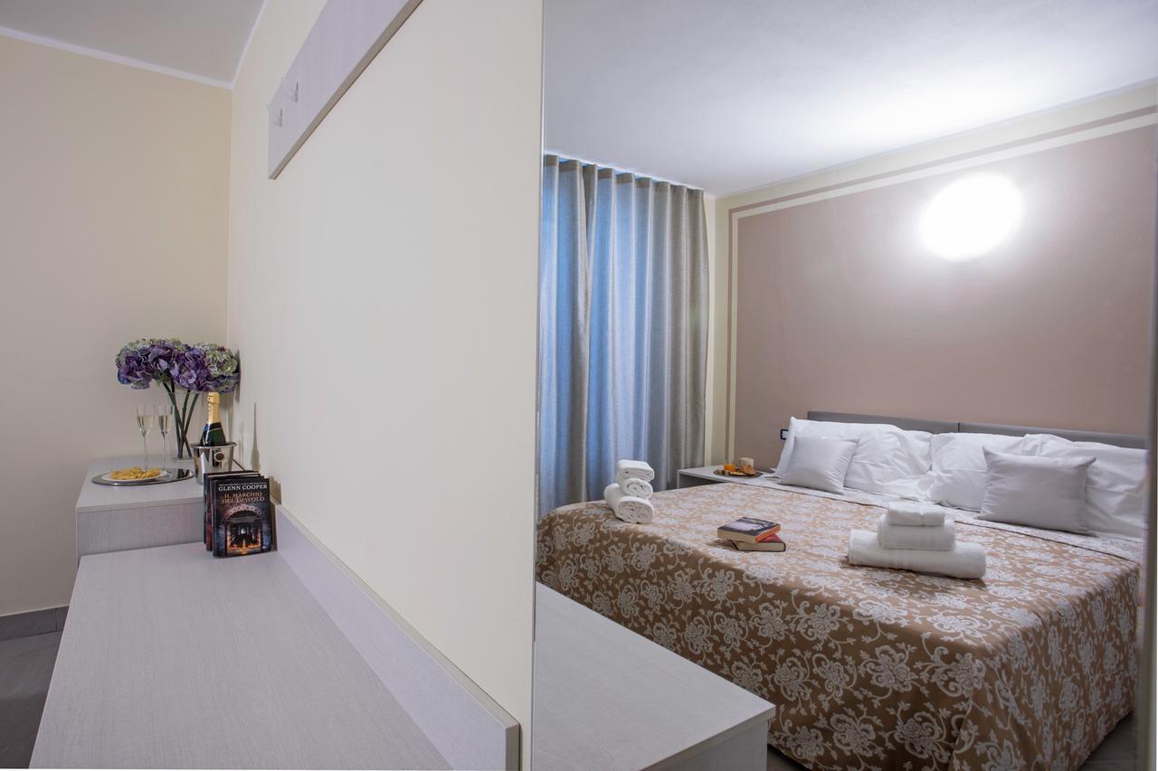 Ossuccio Grande C Home With Pool Sleeps 12 By Italian Apartments Como Exteriör bild