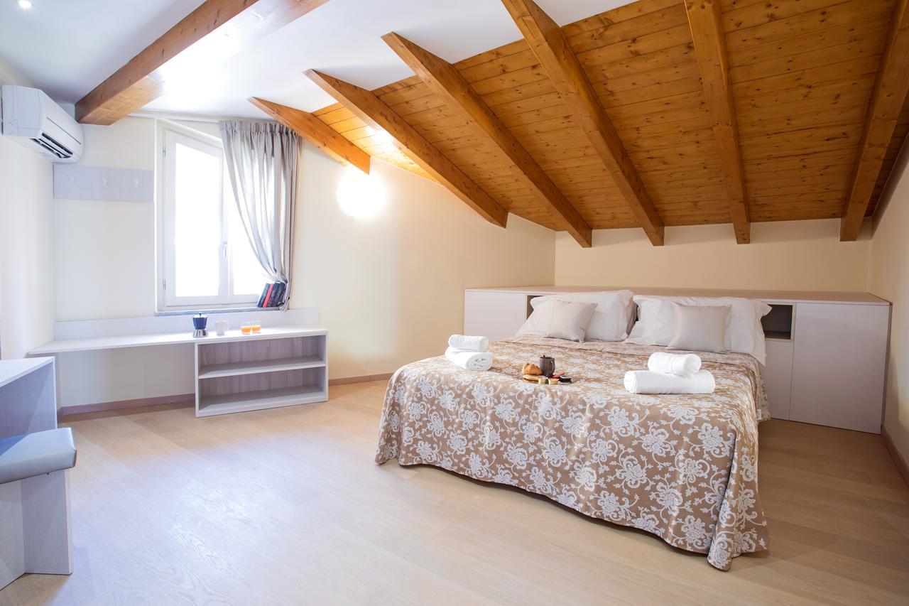 Ossuccio Grande C Home With Pool Sleeps 12 By Italian Apartments Como Exteriör bild