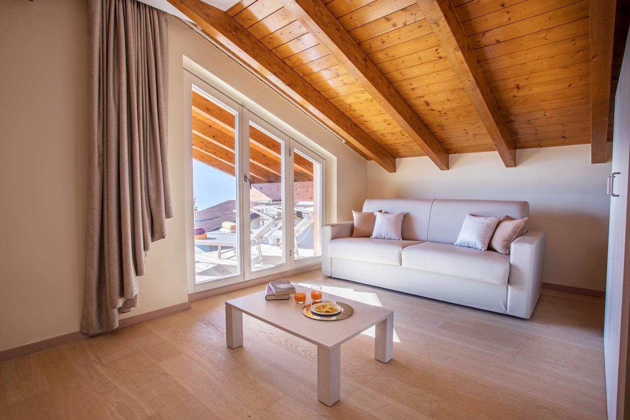 Ossuccio Grande C Home With Pool Sleeps 12 By Italian Apartments Como Exteriör bild